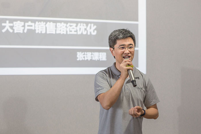 百聯(lián)開展新一輪培訓(xùn)：提高員工職業(yè)素質(zhì)，增強客戶服務(wù)能力